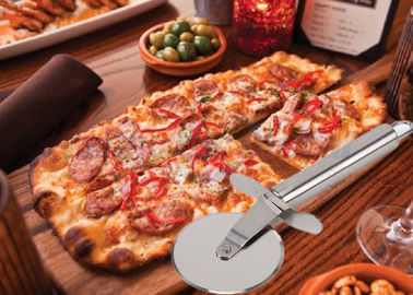 習慣SS304のステンレス鋼の台所はPPの木のハンドルが付いているピザ カッターに用具を使います
